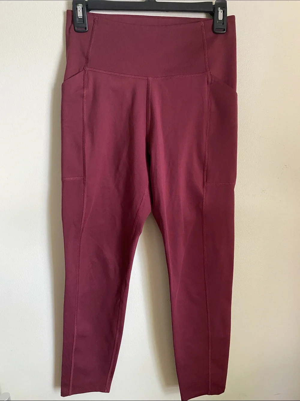 girlfriend collective high rise athletic leggings in Burgundy Wine - Picture 5 of 7
